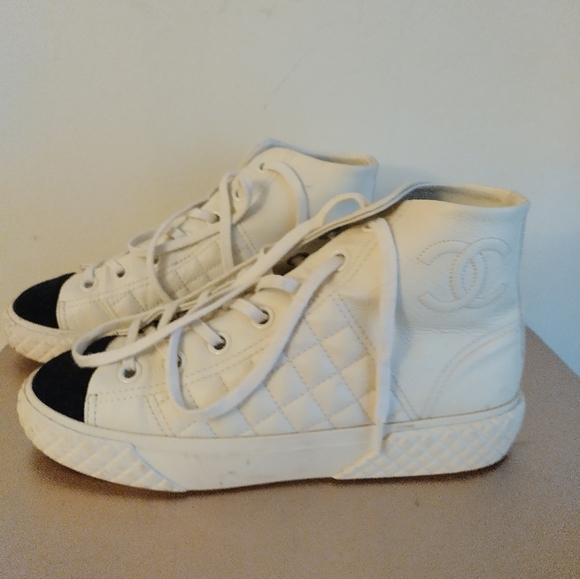 Chanel high top sneakers size 36 - Picture 4 of 7